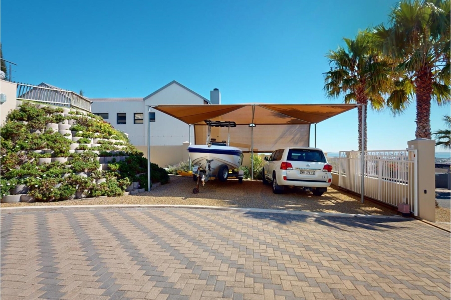 5 Bedroom Property for Sale in Country Club Western Cape